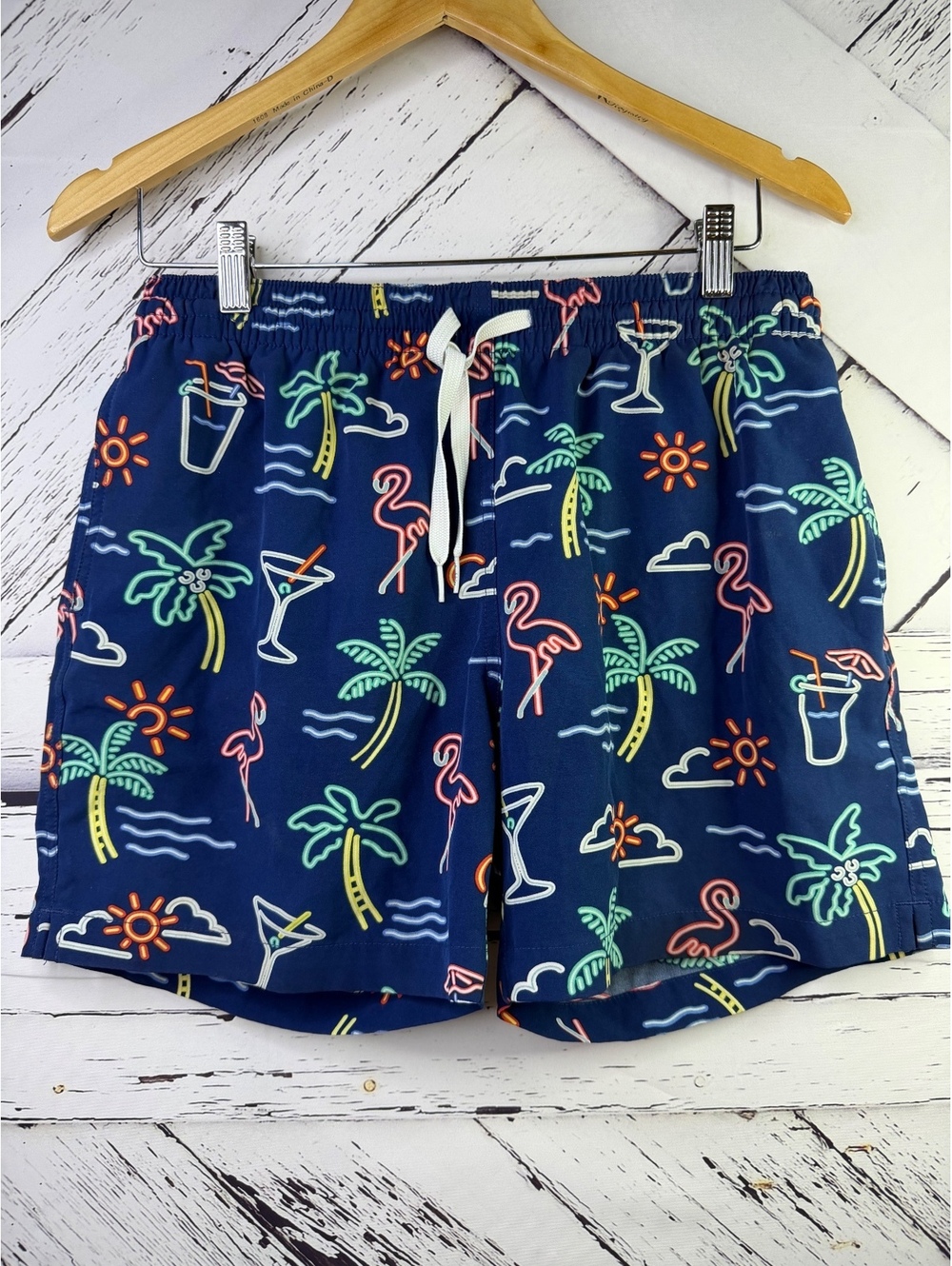 Chubbies The Neon Lights 5.5” Men’s Classic Board Shorts Swim Trunks Medium